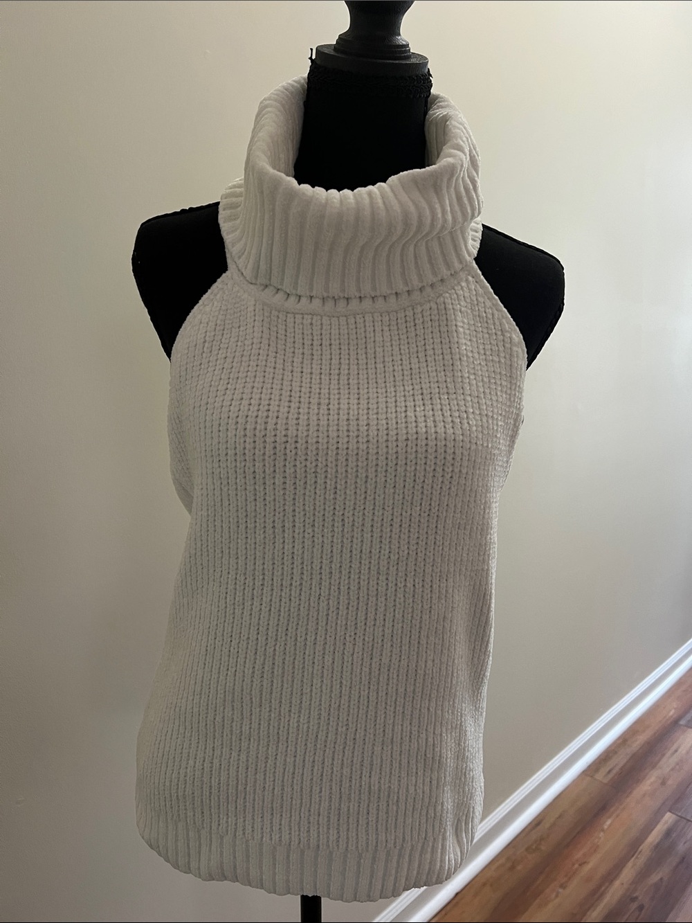 Sleeveless Cowl Turtleneck Knit Top in White